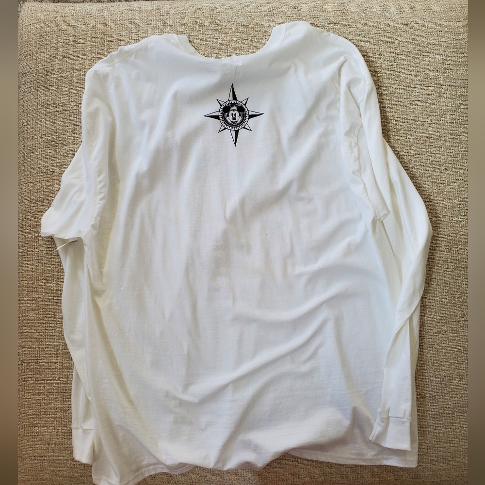 🆕️ Disney Discover the Magic Long Sleeve Tee - Picture 3 of 9